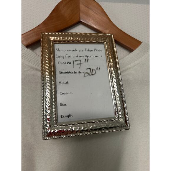 LUXE by Tricot Cream Long Sleeve Round Neck  Lightweight Sweater Size Medium - Picture 9 of 10